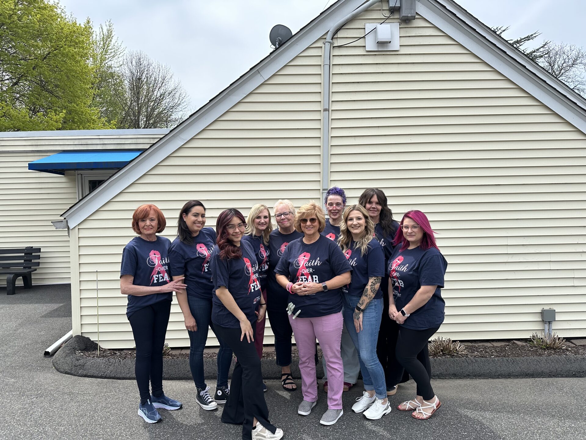 IMG_8542_1745598784429 A group salon people photos